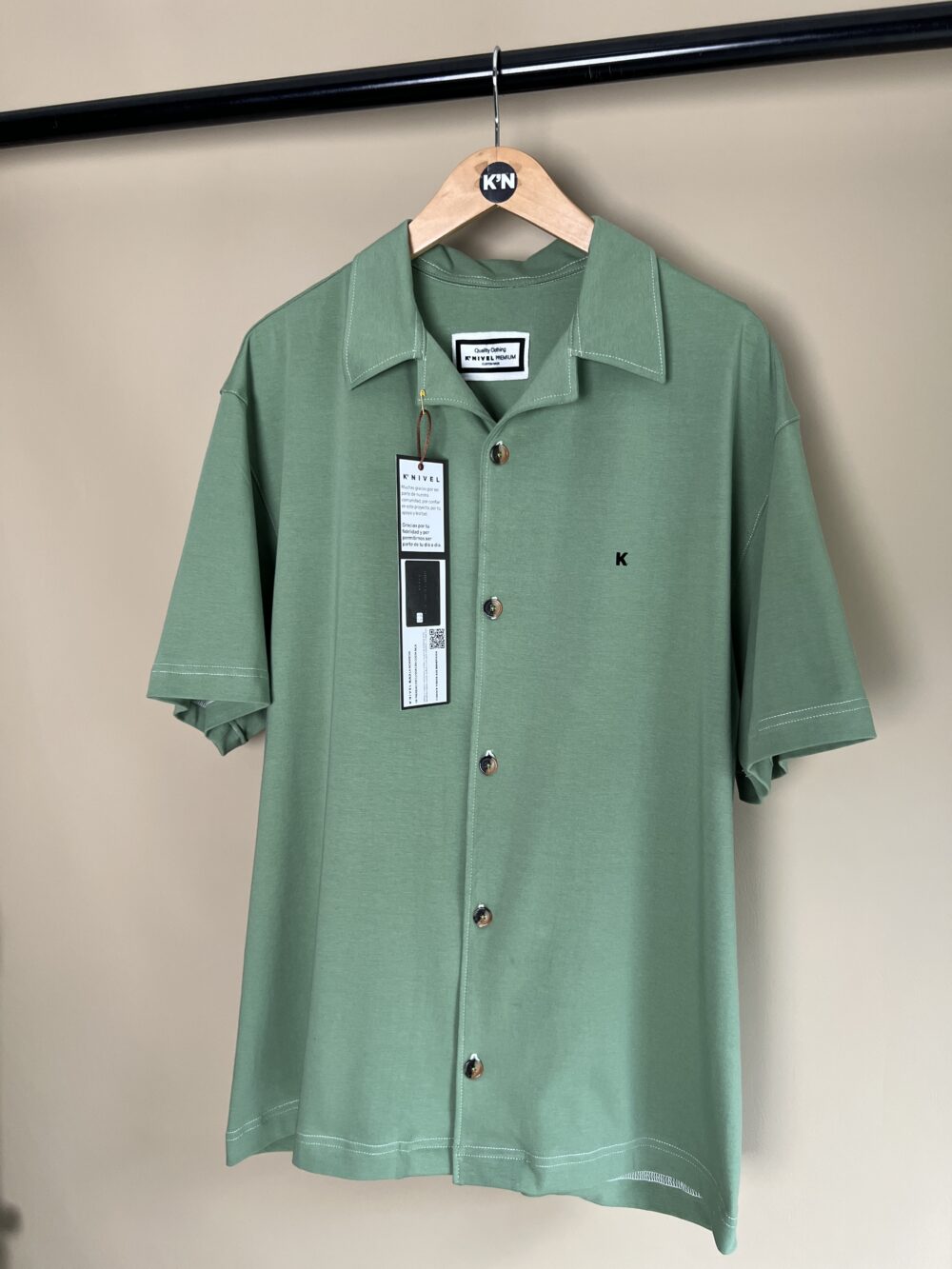 Camisa de algodón verde musgo